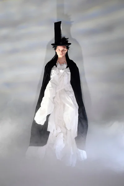 Look 13